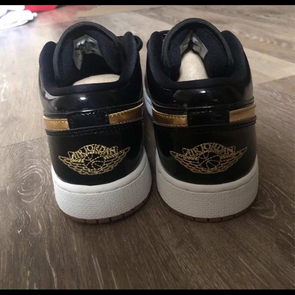 Air Jordans 1 Low ‘Meltallic Gold’ - Picture 3 of 4